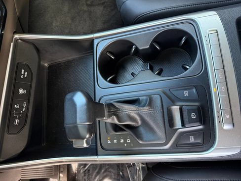 Used 2026 Kia Carnival FWD image 41