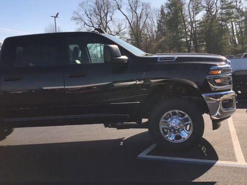 New 2026 RAM 2500 Tradesman w/ Chrome Appearance Group image 9