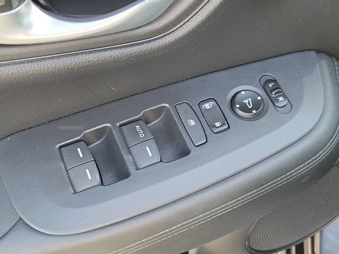 Used 2023 Honda HR-V LX image 18