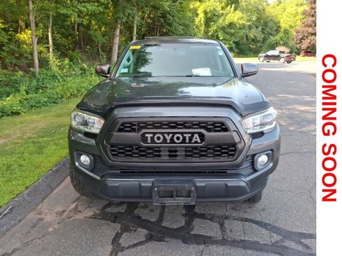 Used 2017 Toyota Tacoma SR5 w/ Tow Package AWD/4WD image 3