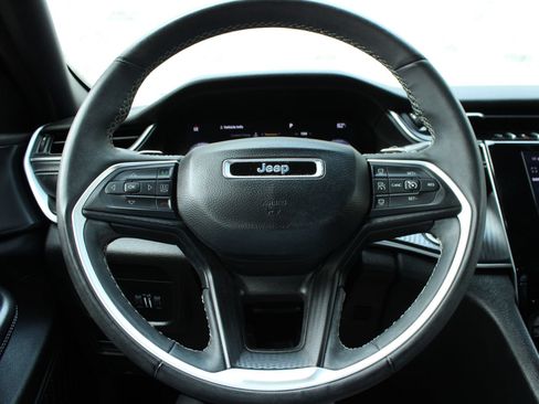 Used 2023 Jeep Grand Cherokee Altitude AWD/4WD image 32