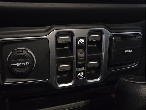 Used 2020 Jeep Gladiator Overland AWD/4WD image 21