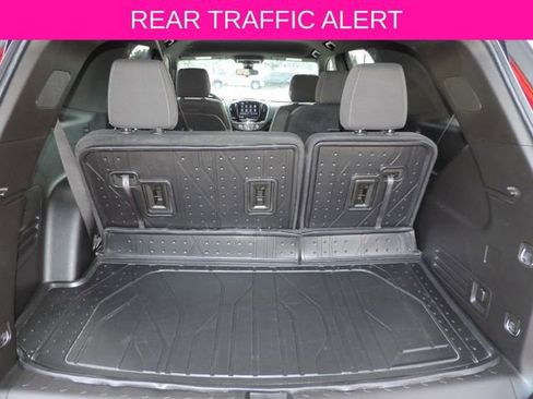 Used 2023 Chevrolet Traverse LT image 15