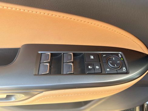 Used 2024 Lexus NX 250 FWD w/ Towing Package (2000 Lbs) image 18