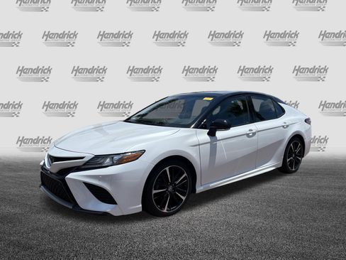 Used 2018 Toyota Camry XSE FWD image 5