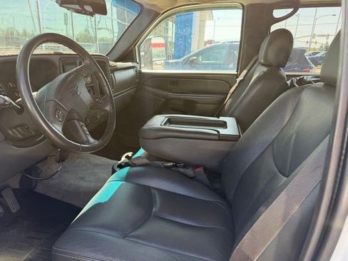 Used 2005 Chevrolet Silverado 2500 LS w/ Heavy-Duty Power Package AWD/4WD image 8