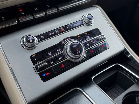 Used 2020 Lincoln Aviator 2WD image 26