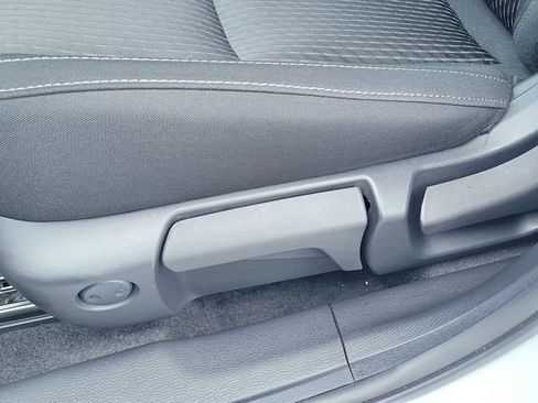 Used 2025 Mitsubishi Outlander ES FWD image 19