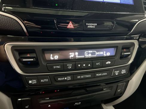 Used 2021 Honda Pilot Touring image 16
