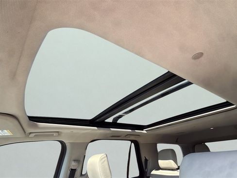 Used 2021 Ford Expedition Platinum image 11