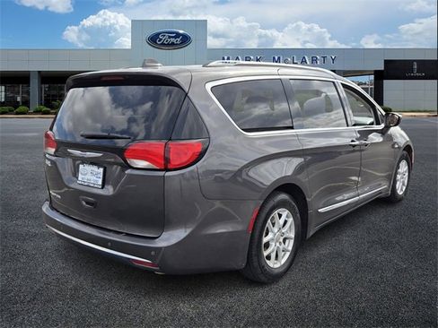 Used 2020 Chrysler Pacifica Touring-L image 5