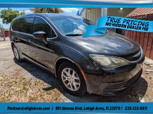 Used 2017 Chrysler Pacifica Touring FWD image 1