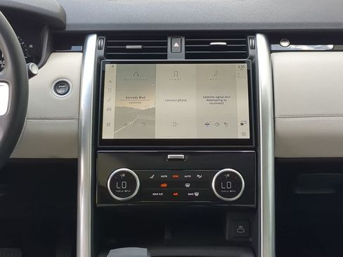 Certified 2025 Land Rover Discovery S AWD/4WD image 30