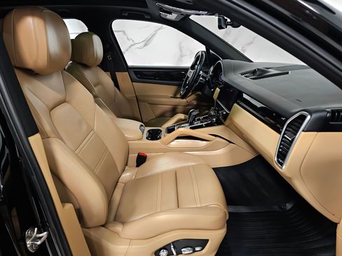 Used 2020 Porsche Cayenne S w/ Premium Package Plus AWD/4WD image 2