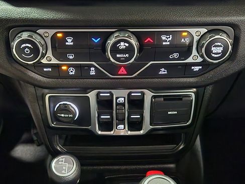 Used 2025 Jeep Gladiator Sport image 38