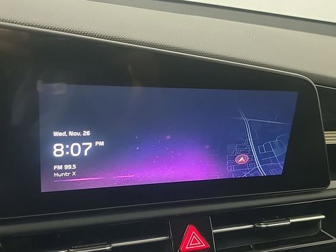 Used 2025 Kia Niro EX image 28