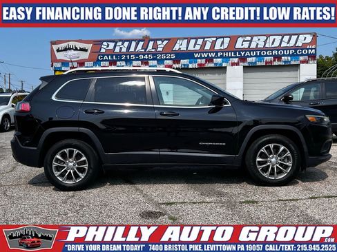 Used 2019 Jeep Cherokee Latitude Plus AWD/4WD image 5