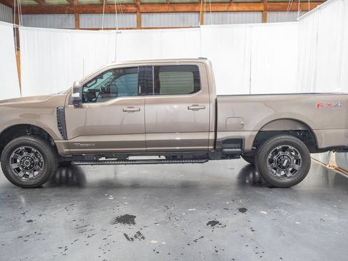 Used 2023 Ford F250 Lariat w/ Lariat Ultimate Package AWD/4WD image 6