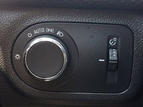 Used 2018 Chevrolet Cruze LS FWD image 25