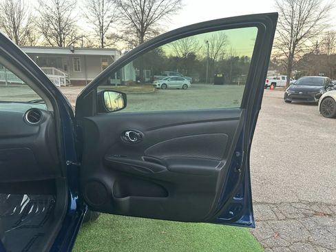 Used 2019 Nissan Versa SV image 19