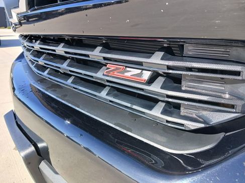 Used 2021 Chevrolet Silverado 1500 LT Trail Boss w/ LPO, Dark Essentials Package AWD/4WD image 9