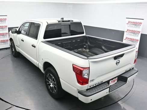 Used 2022 Nissan Titan SV image 28