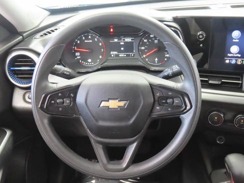 Used 2025 Chevrolet Trax LS FWD image 8