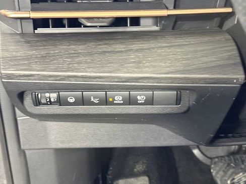 Used 2023 Nissan Ariya AWD image 19