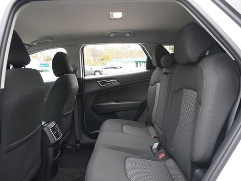 Used 2023 Kia Sportage LX image 31