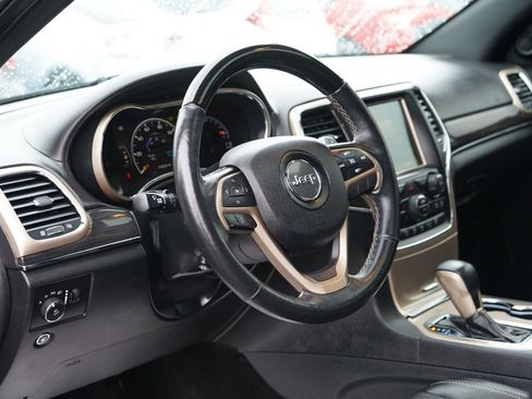 Used 2017 Jeep Grand Cherokee Overland AWD/4WD image 11