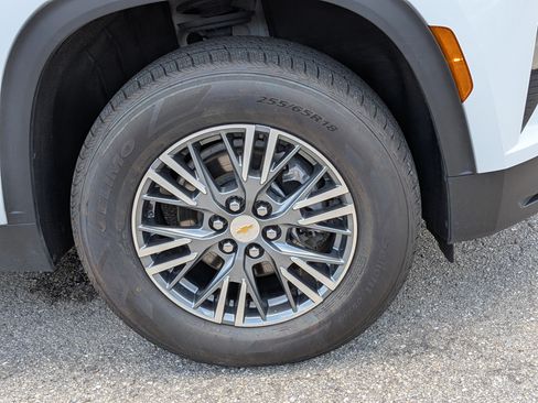 Used 2024 Chevrolet Traverse LT FWD image 11