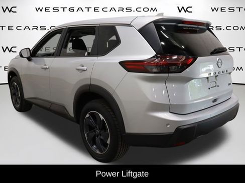 Used 2024 Nissan Rogue SV image 5