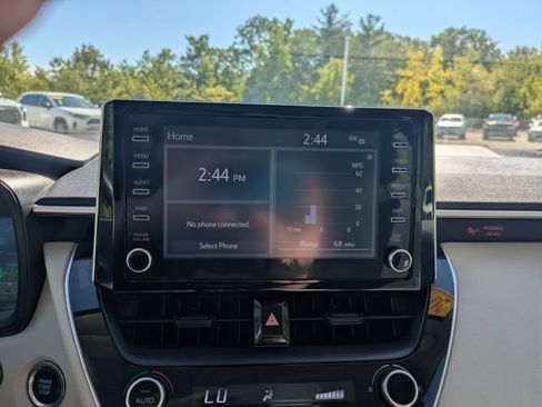Used 2020 Toyota Corolla LE w/ LE Convenience Package FWD image 25
