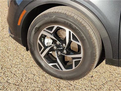 Used 2025 Kia Sportage LX image 7
