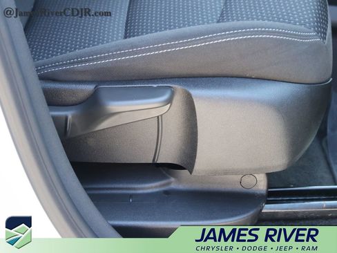 Used 2024 GMC Terrain SLE FWD image 10
