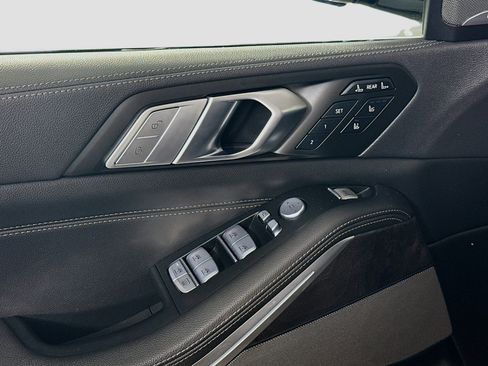 Used 2022 BMW X7 M50i w/ Dynamic Handling Package image 24