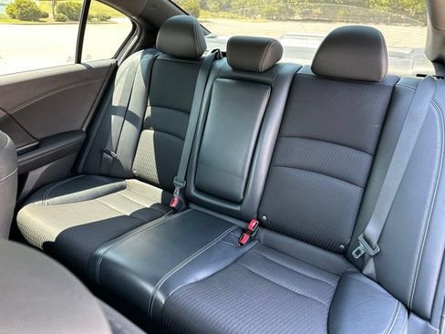 Used 2017 Honda Accord Sport image 13
