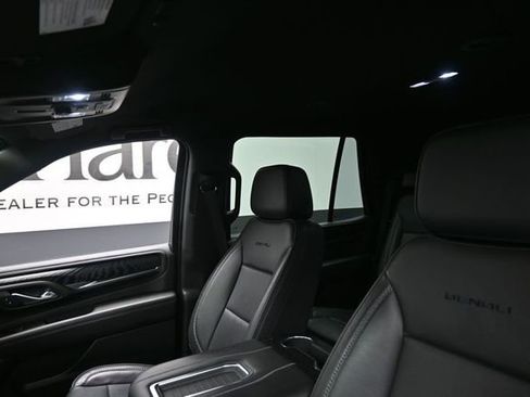 Used 2023 GMC Yukon Denali RWD image 17
