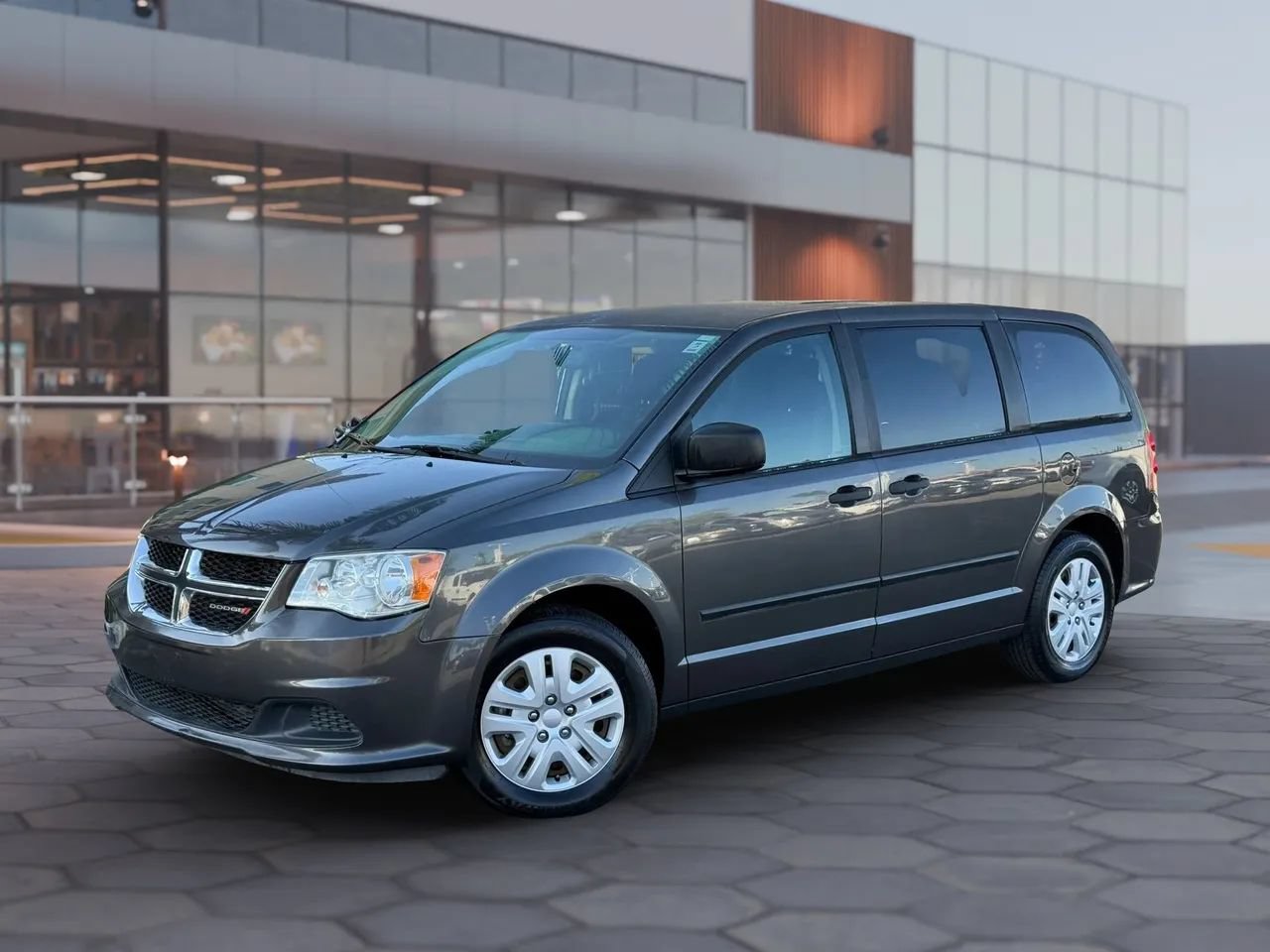 Used 2015 Dodge Grand Caravan American Value Package w/ UConnect Hands-Free Group FWD image 2