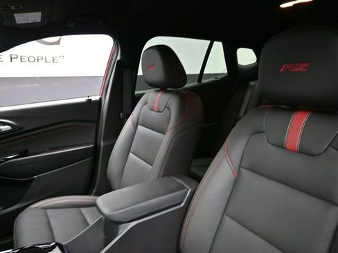 Used 2025 Chevrolet Trax RS FWD image 16
