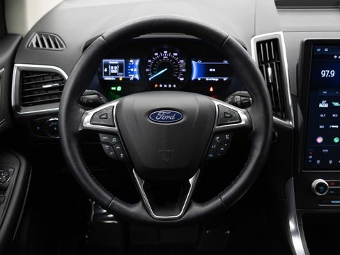 Used 2023 Ford Edge Titanium image 30