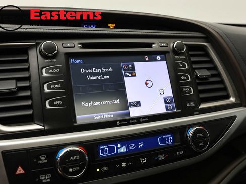 Used 2016 Toyota Highlander XLE AWD/4WD image 18