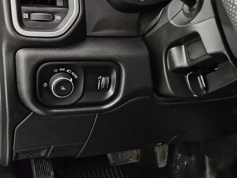 Used 2024 RAM 2500 Tradesman w/ Chrome Appearance Group AWD/4WD image 19