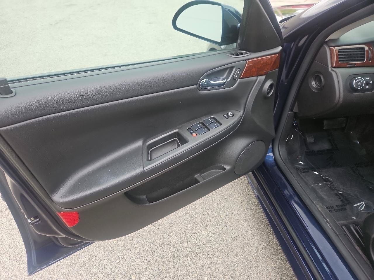 Used 2010 Chevrolet Impala LT w/ Convenience Package FWD image 10