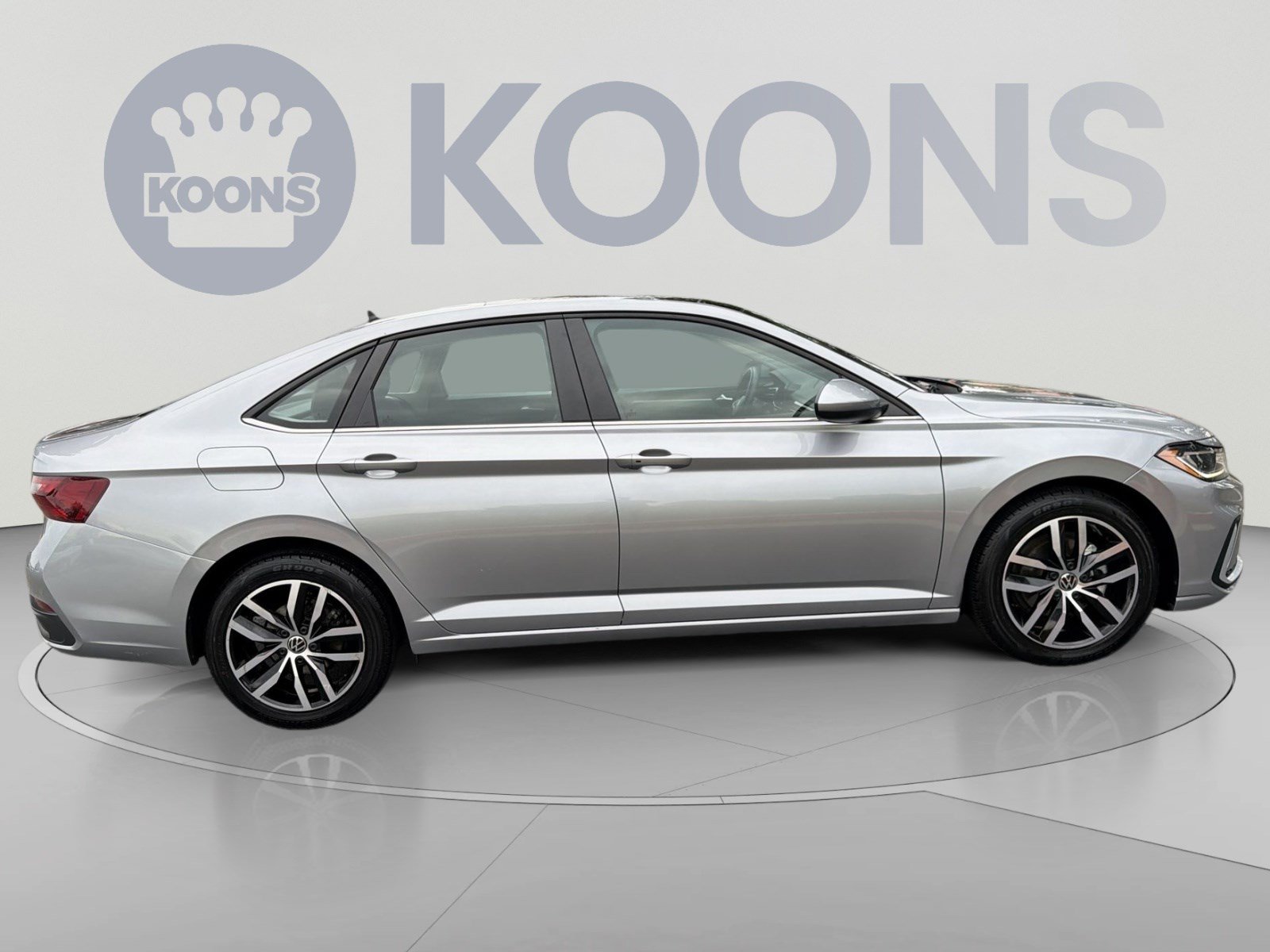 Used 2025 Volkswagen Jetta SE FWD image 8