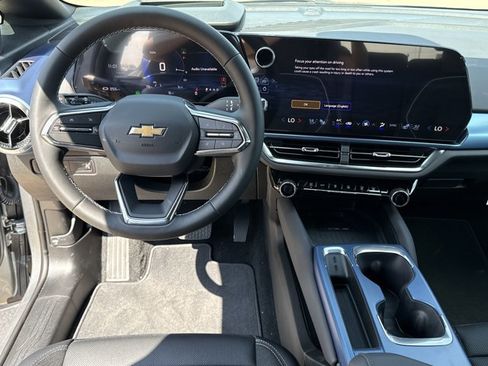 New 2025 Chevrolet Equinox EV LT w/ Convenience Package II image 7