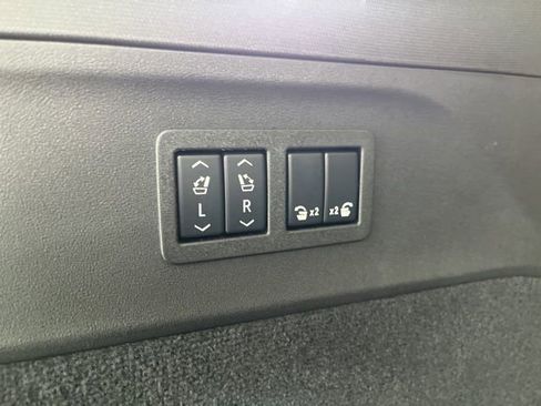 Used 2025 Cadillac Escalade IQ Sport 2 w/ LPO, ONYX Package image 8