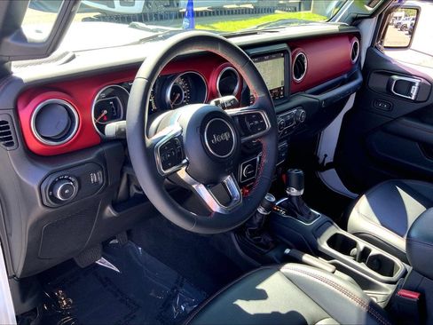 Used 2023 Jeep Wrangler Unlimited Rubicon AWD/4WD image 16