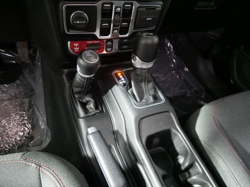 Used 2024 Jeep Wrangler Unlimited Rubicon AWD/4WD image 24