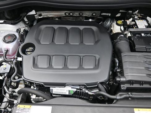 Certified 2025 Volkswagen Tiguan SE image 31